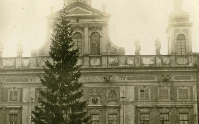Vztyčení stromu 18. 12. 1925