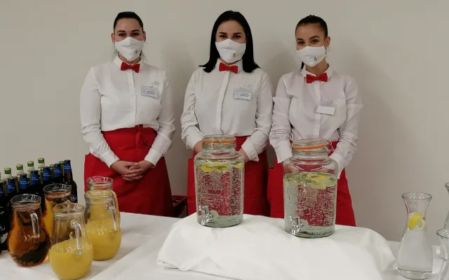 Výuka hotelnictví, gastronomie a cestovního ruchu na Střední škole a Vyšší odborné škole cestovního ruchu v Českých Budějovicích se adaptovala na složitou dobu v éře pandemie
