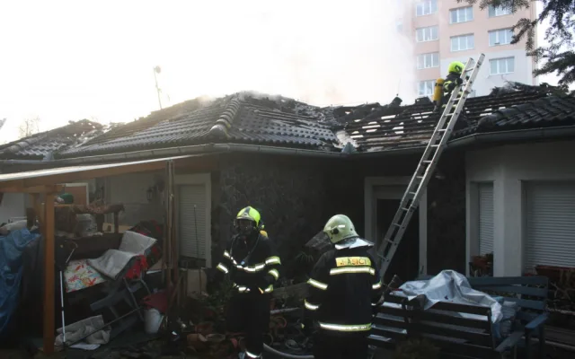 Ve Zlivi hořel rodinný dům. Škoda přesáhla milion korun