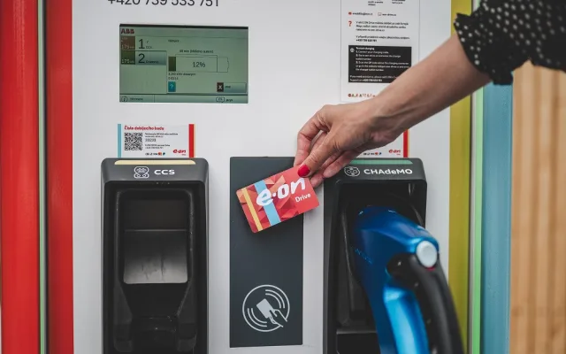 E.ON otevřel první ultrarychlý dobíjecí hub v Sulejovicích.