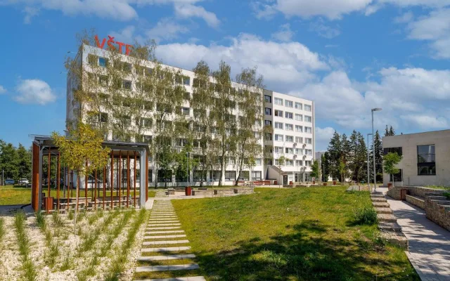 Zubní pasty, hřebeny, mýdla. Na VŠTE připravili hygienické balíčky pro 80 ukrajinských žen a dětí