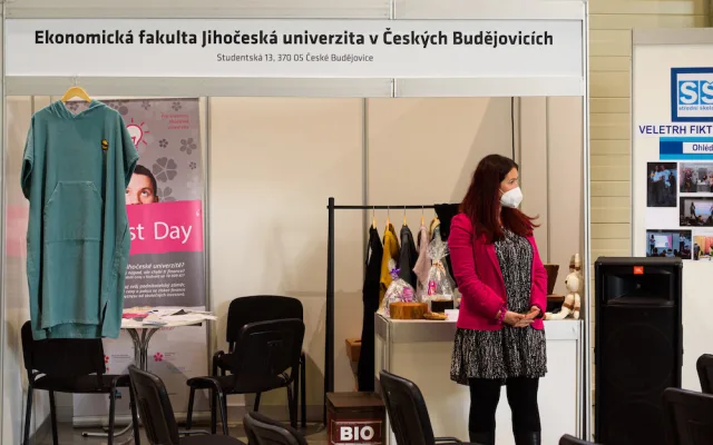 Střední škola obchodní spolupracuje již se dvěma fakultami Jihočeské univerzity