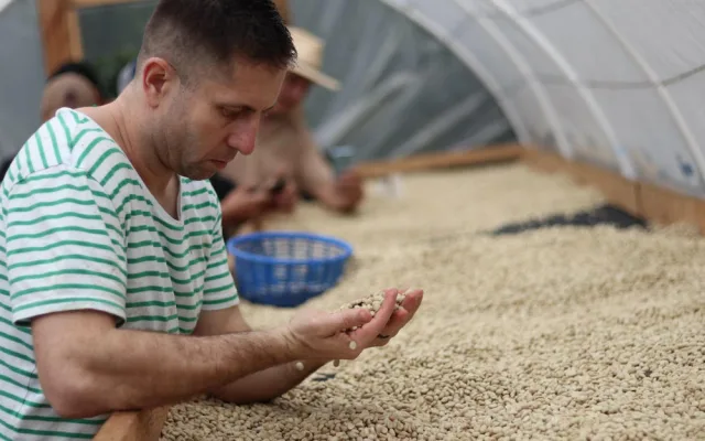 Jsme kávoví holisti. Důležitá je pro nás pří výběru hlavě chuť, říkají majitelé qb coffee roasters