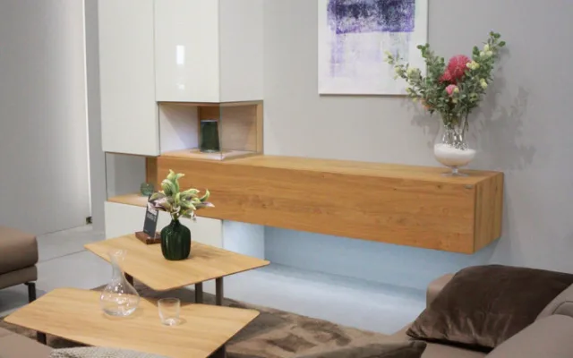 Zákazníci si mohou v showroomu vybrat nábytek do obýváku či ložnice.