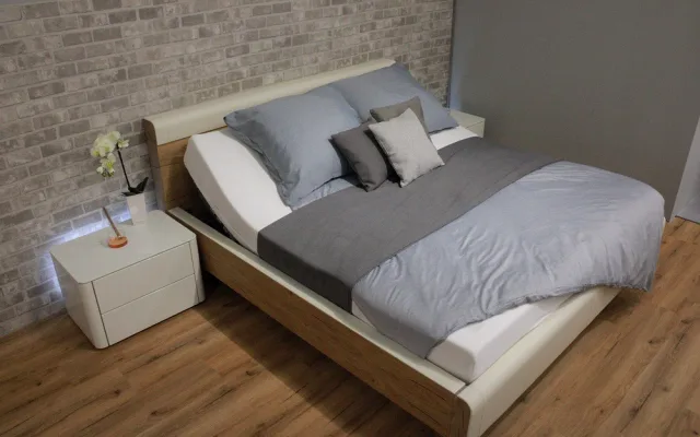 Zákazníci si mohou v showroomu vybrat nábytek do obýváku či ložnice.