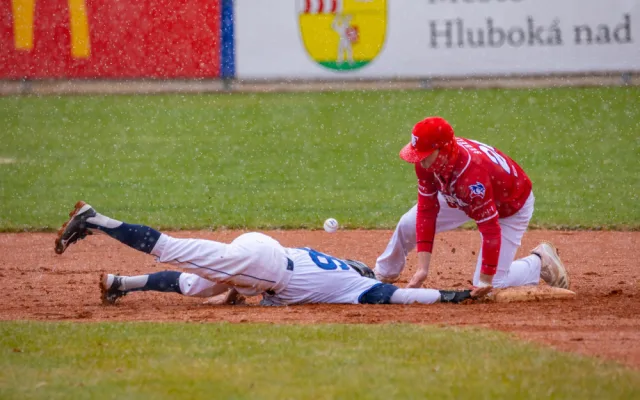 Sokol Hluboká vletěl do baseballové Extraligy a za sněžení porazil doma Techniku Brno