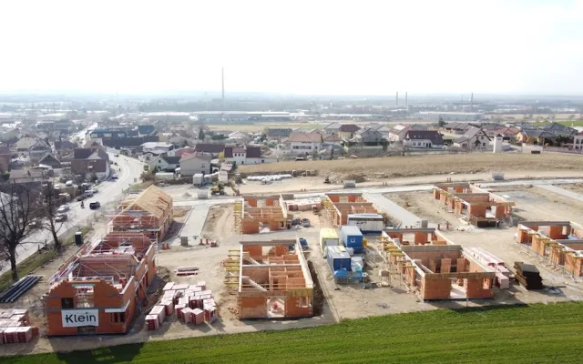 Mladé perspektivní rodiny se stěhují na Vráto, kde vzniká nové udržitelné příměstské bydlení