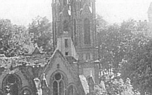 Demolice synagogy v Českých Budějovicích. Zdroj: Repro M. Pecha - V. Vondra, Českobudějovicko v době nacistické okupace a osvobození : 1939-1945 (2006), obr. příl. a Naše dny se naplnily : z historie Židů v jižních Čechách (2002), s. 288