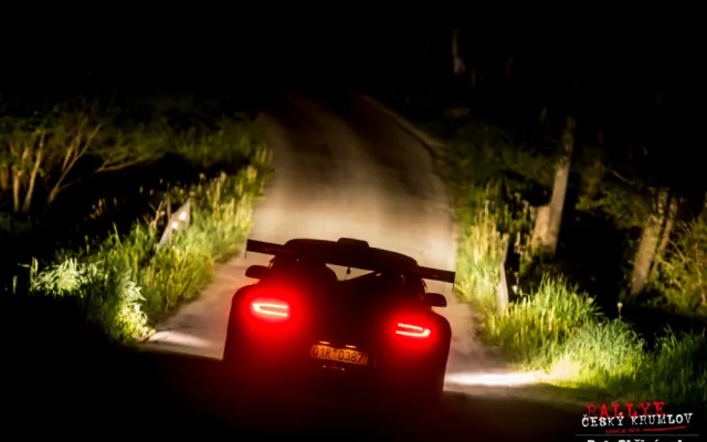 Poslední kilometry Rallye Český Krumlov rozhodly. Kopecký poráží Pecha o tři sekundy.