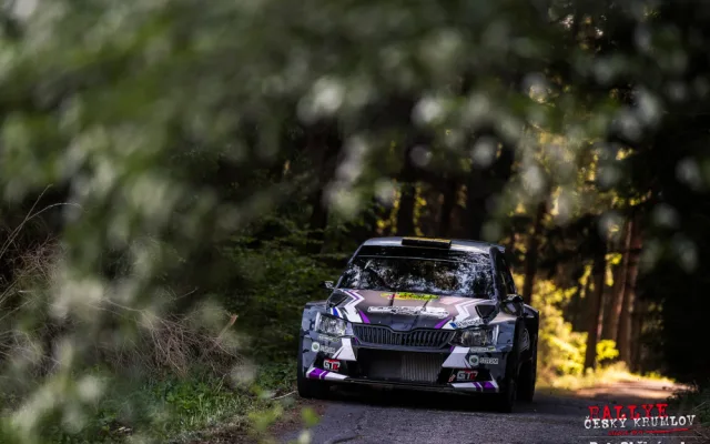 Poslední kilometry Rallye Český Krumlov rozhodly. Kopecký poráží Pecha o tři sekundy.