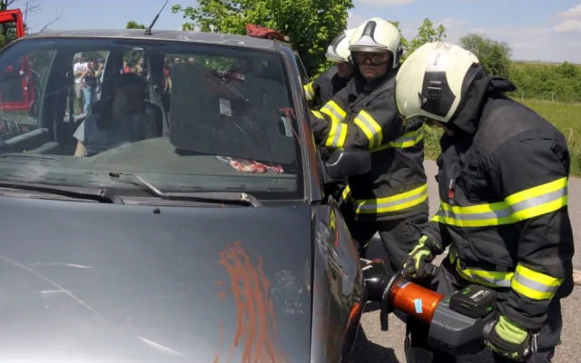 Jihočeští záchranáři, hasiči i policisté společně cvičili zásah u hromadné nehody