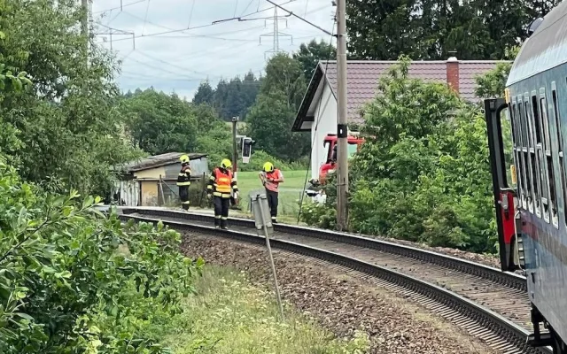 Nákladní vlak u Chotýčan projel návěstidlo. Protijedoucí osobák stihl zastavit