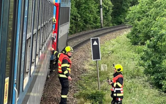 Nákladní vlak u Chotýčan projel návěstidlo. Protijedoucí osobák stihl zastavit