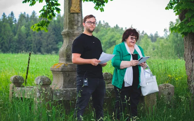 V místech, kde se těla našla, promluvil o celém příběhu archeolog Tomáš Pancíř.