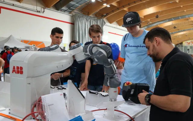 Výstava Dobrodružství s technikou pro děti i dospělé se po dvou letech vrací s mimořádně pestrým programem