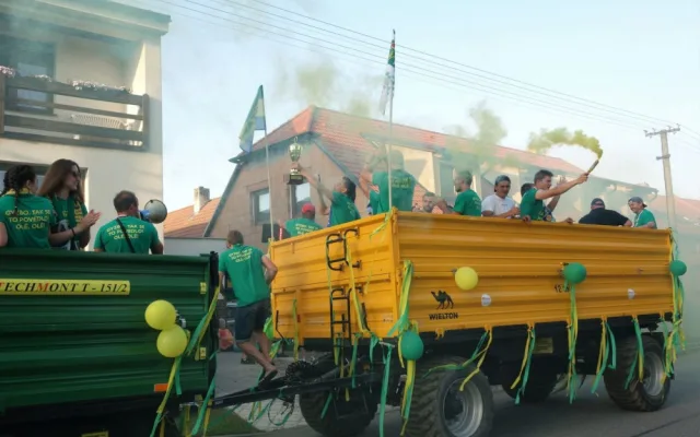 Dýmovnice a traktor. Třebětice stylově oslavili rekord a postup do 1. A třídy