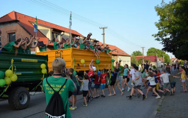 Dýmovnice a traktor. Třebětice stylově oslavili rekord a postup do 1. A třídy