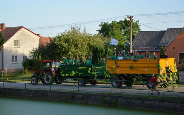 Dýmovnice a traktor. Třebětice stylově oslavili rekord a postup do 1. A třídy