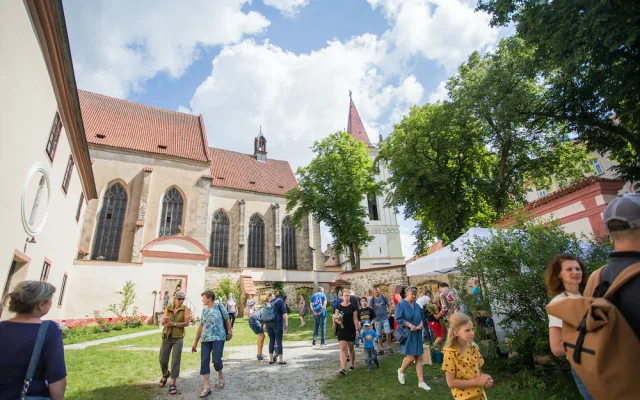 Zastavte se v Blatné a přivoňte k růžím