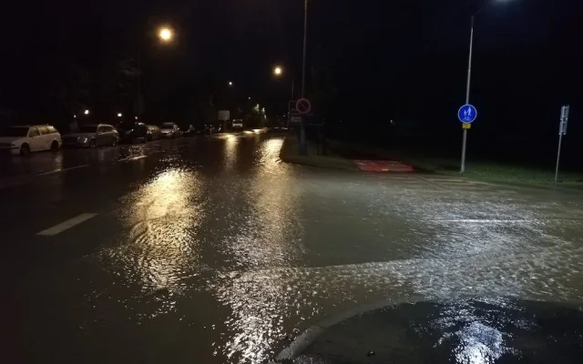 Krumlov zasáhla v noci blesková povodeň, vylila se řeka Polečnice