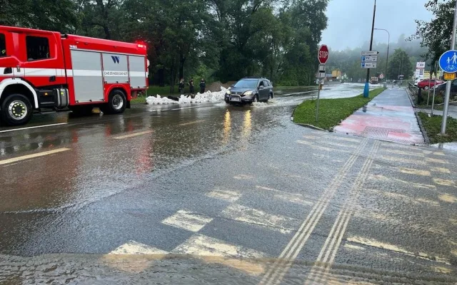 Krumlov zasáhla v noci blesková povodeň, vylila se řeka Polečnice