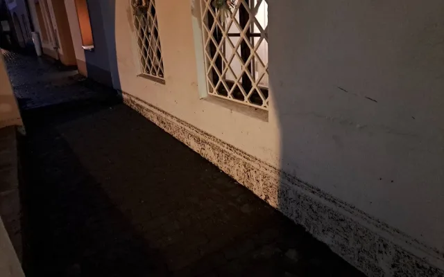 Centrem Týna nad Vltavou se prohnala velká voda. Foto: David Slepička