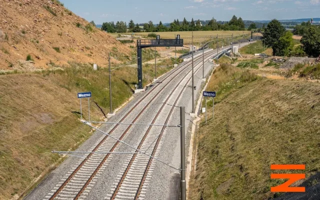 Cesta vlakem z Prahy na jih Čech je o kus kratší. Správa železnic otevřela nový železniční úsek