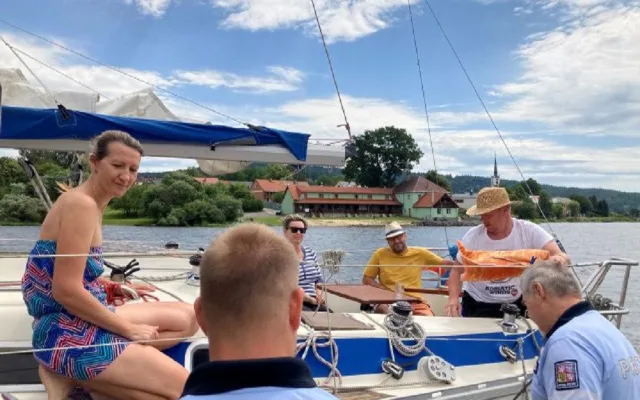 Policisté kontrolovali plavidla na Lipně