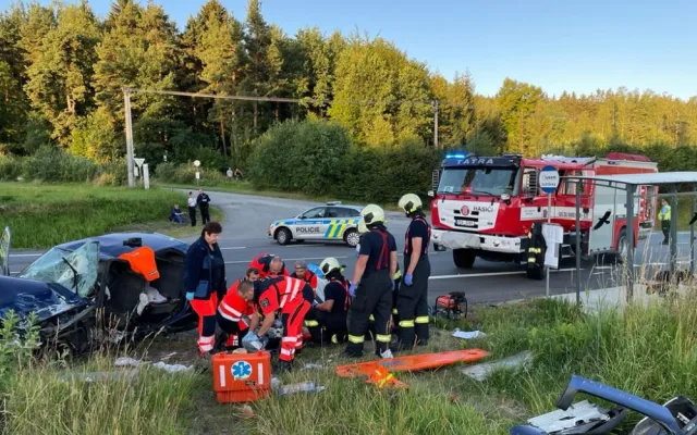 Tragická nehoda uzavřela silnici mezi Vimperkem a Prachaticemi