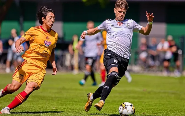 Patrik Hellebrand v přípravném utkání s Duklou Praha. Foto: Petr Tibitanzl