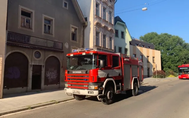 Hasiči zasahovali v centru Českých Budějovic. Hořelo v domě, kde se shlukují bezdomovci