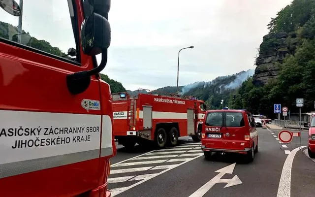 Na pomoc Hřensku vyrazili i jihočeští hasiči