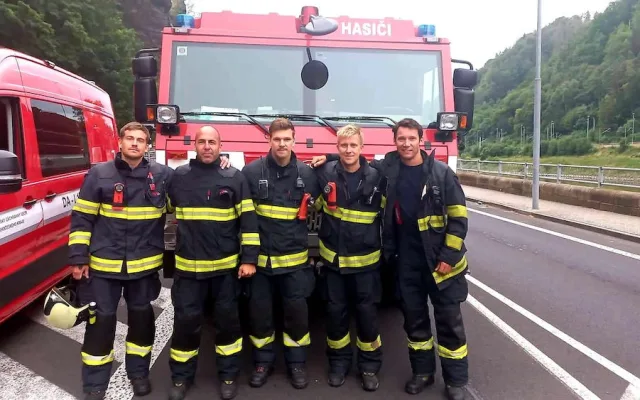 Na pomoc Hřensku vyrazili i jihočeští hasiči