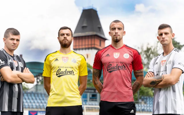 Nové dresy Dynama pro nadcházející sezonu. Foto: SK Dynamo České Budějovice