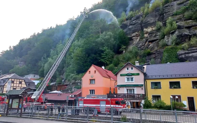 Na pomoc Hřensku vyrazili i jihočeští hasiči