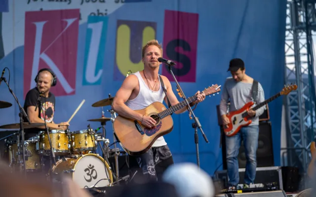 Hudební festival Hrady CZ rozezní Rožmberk nad Vltavou s kapelami Rybičky 48, Chinaski či Divokej Bill