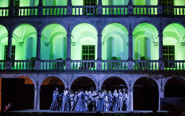 Opera Carmen rozezní nádvoří jindřichohradeckého zámku v sobotu 27. srpna