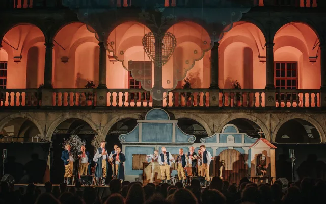 Opera Carmen rozezní nádvoří jindřichohradeckého zámku v sobotu 27. srpna