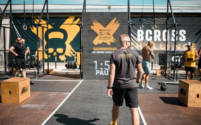 Přes tři stovky závodníků, ale i VIP hosté. Na střeše IGY Centra odstartovaly Big Summer Games