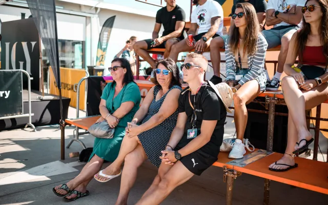 Přes tři stovky závodníků, ale i VIP hosté. Na střeše IGY Centra odstartovaly Big Summer Games