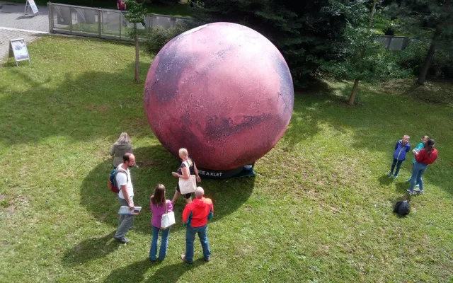 Nafukovací Mars, digitální jednohubky i pozorování noční oblohy nabízí nedělní odpoledne na hvězdárně