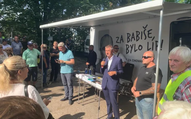 Andrej Babiš promluvil k lidem nedaleko areálu výstaviště v Českých Budějovicích.