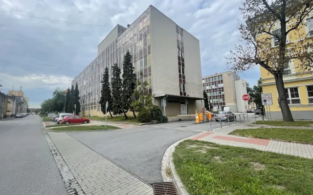 Dolní areál nemocnice by se měl do čtyř let proměnit. Kraj plánuje stavbu sociálního zařízení a bytů