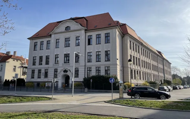 Základní škola Dukelská v Českých Budějovicích.
