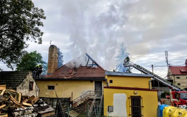 Na Táborsku shořela střecha sokolovny. Škoda je deset milionů