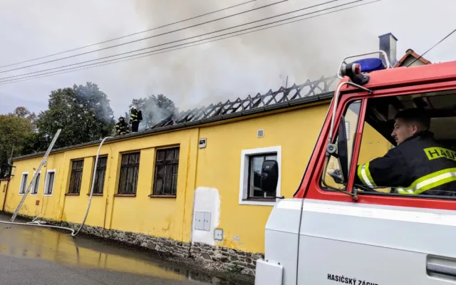 Na Táborsku shořela střecha sokolovny. Škoda je deset milionů