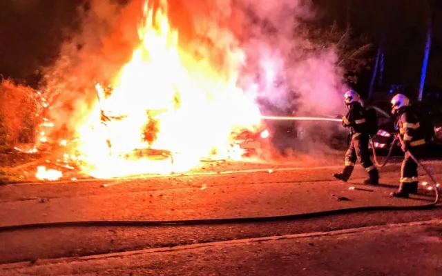 Zaparkovaný obytný vůz zachvátil požár. Explodovala v něm propanbutanová lahev