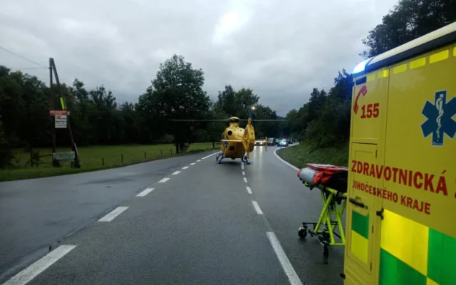 Pět zraněných si vyžádala nehoda dvou osobních vozidel na Strakonicku