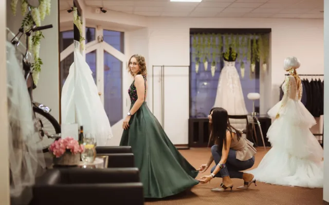 Šaty vybírají až v Barceloně, svatební dům Novias slaví první výročí