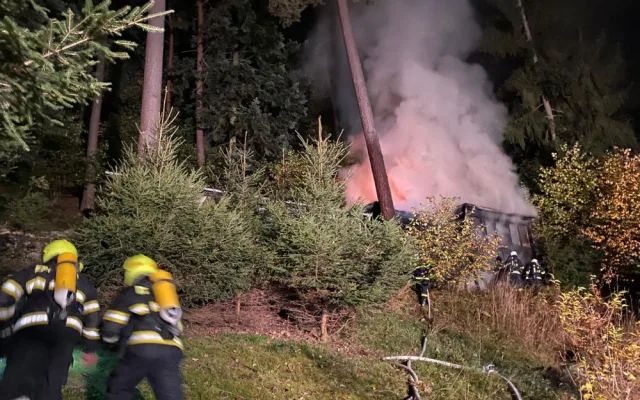Na Českobudějovicku hořela chata. Škoda je téměř půl milionu korun